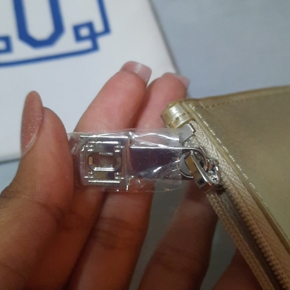 O-Venture Cardholder Keychain - Picture 9 of 14